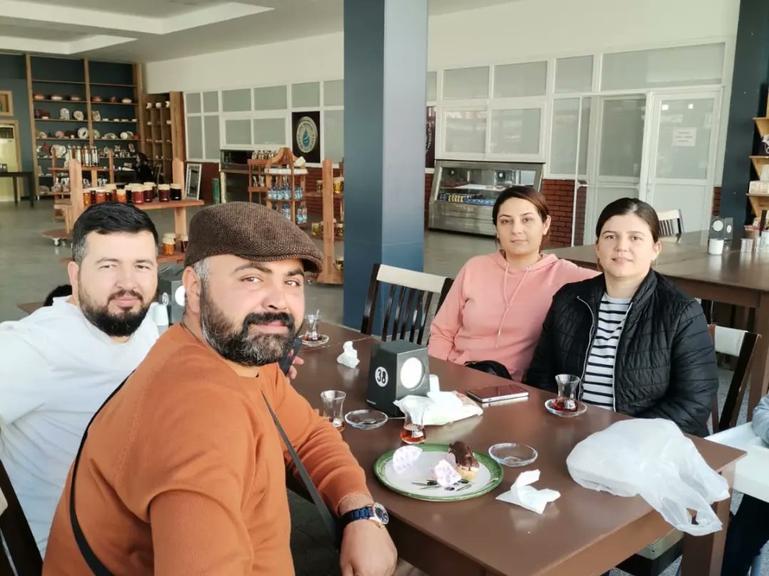 BelediyeCine's tweet image. Marsias Kadınları Üretim Merkezi'mizin restoranında bugün paşa böreğimizi tatmaya gelen konuklarımızı ağırladık. 

Misafirlerimize yoğun ilgilerinden dolayı teşekkür ediyor, afiyet olsun dileklerimizi iletiyoruz. 

Tekrar görüşmek üzere 😊