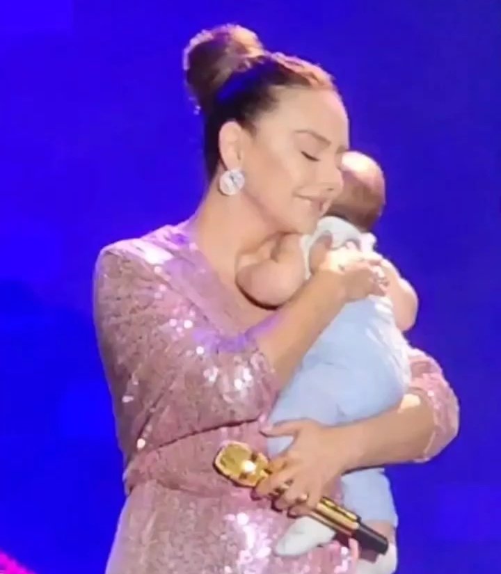 22- Anne Ebru Gündeş🤱🏻🍼❤