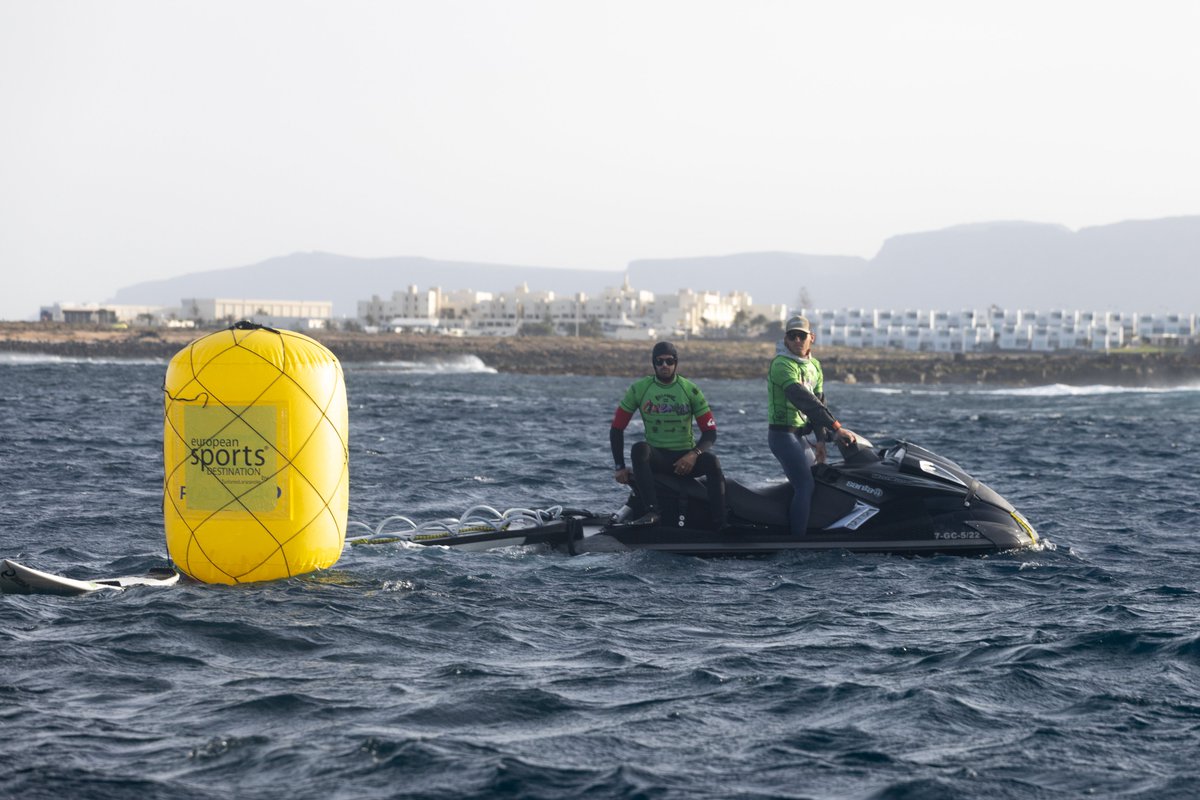 SPELTurismoLZT's tweet photo. Desde #SEPLTurismoLanzarote, a través del producto @LanzaroteESD, apoyamos a los organizadores del #QuemaoClass en el último evento ESD del año. 64 riders de todo el mundo se han dado cita en La Santa para disfrutar de dos días de surfing en la mejor ola de arrecife de Europa. https://t.co/BqJlUBVgHv