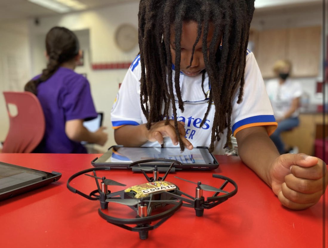 Have you ever wanted to learn to fly a drone or 3D print? Maybe you’ve wanted to learn to solder or build your own computer?

All ages and experience levels welcome!
Sign up here: thecitizensciencelab.org/programs/works… #STEM #Pittsburgh #NewYear2023
