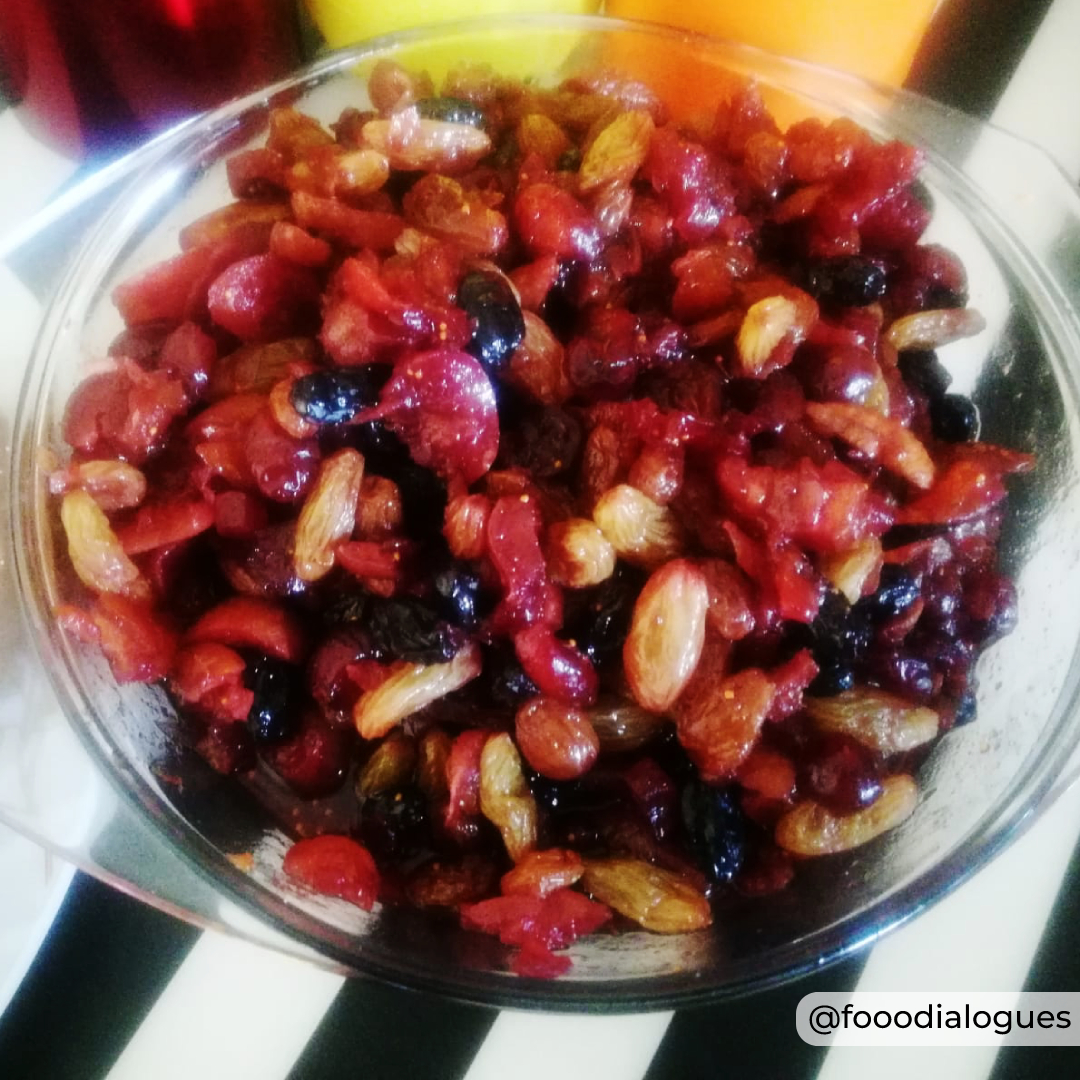foodialogues's tweet photo. Fruits taking its blissful soak in a flavourful mixture before it can be baked into a rich eggless fruit cake.
Waiting to start...
A delicious eggless banana walnut #cake, a quick bake #recipe available on https://t.co/FEX5VMGtEx kick-started the baking spree.😃 https://t.co/i9abc4ACRx