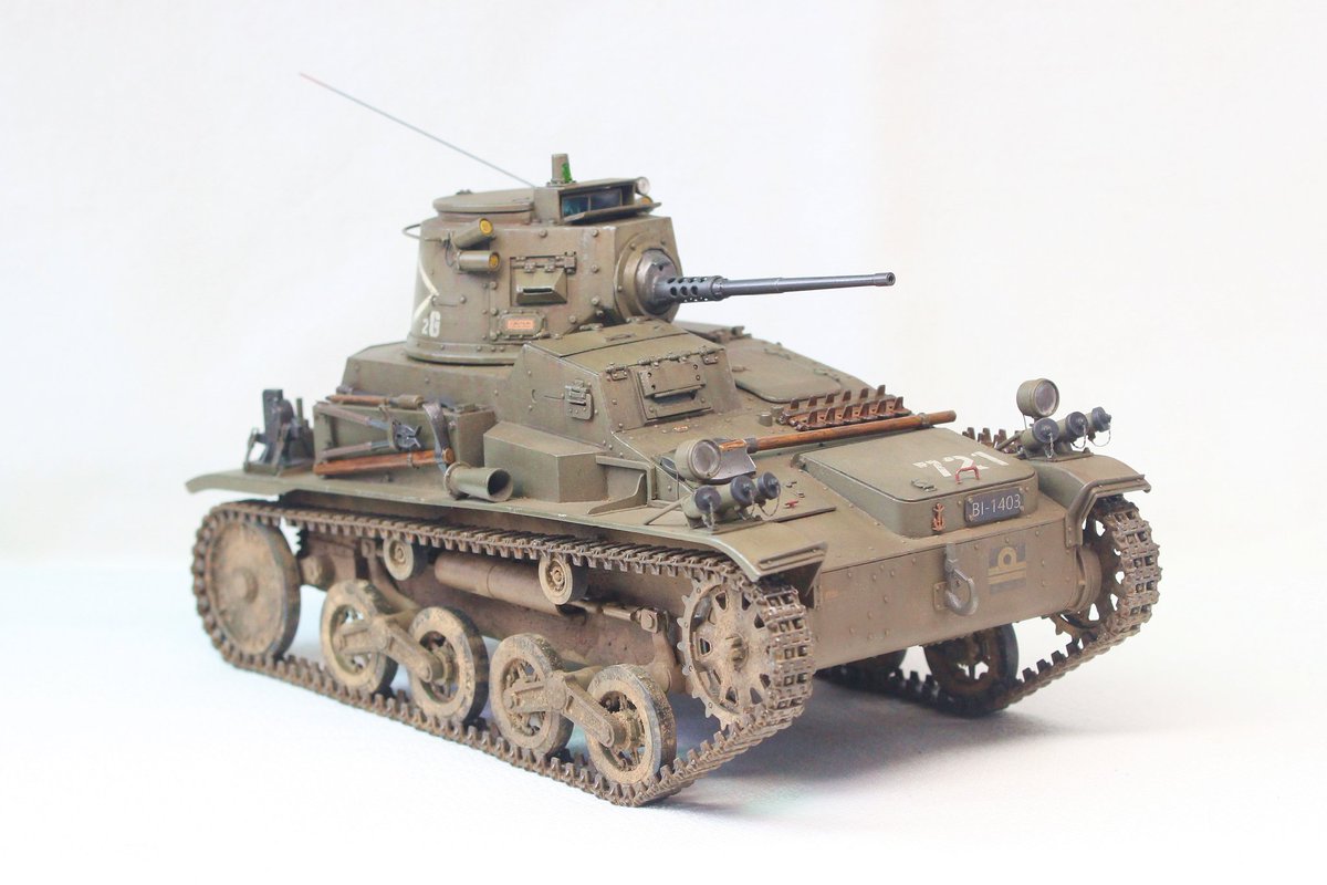 MurdochScarlet's tweet photo. 1/18 LARV-94 九四式軽装甲偵察車 完工！

本质是个一拍脑袋的决定：“如果作为自己的座驾，应该如何改造一辆老旧的轻装甲车呢？”于是一边做一边改，工期长达一年半，在九四式原车的基础上进行了较大的现代化改造。
(1/10) https://t.co/vgsx0ahRv5