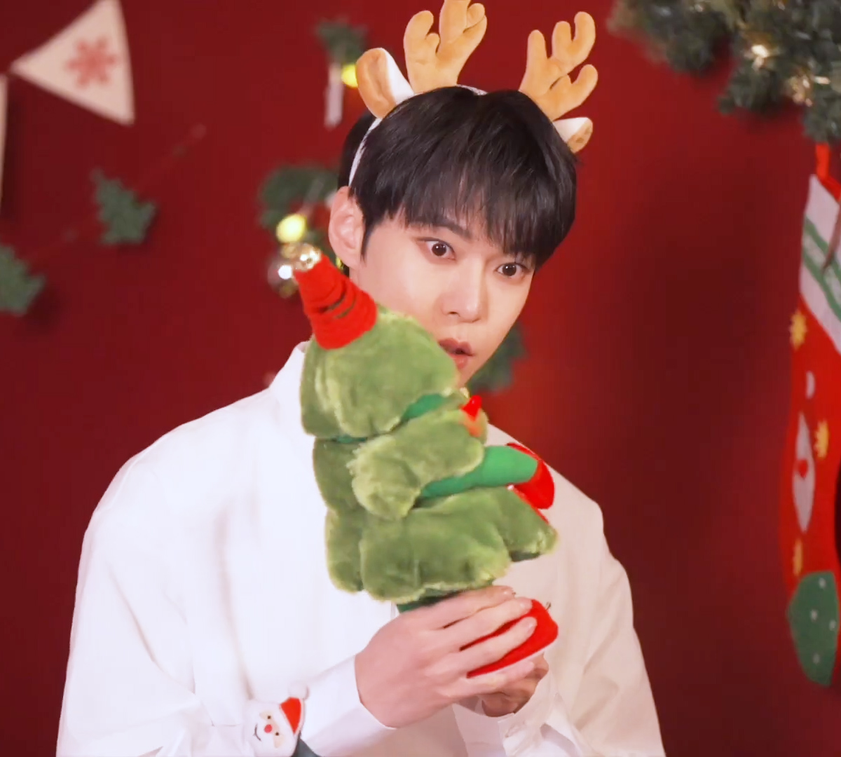 ᴍ'ʙɪ ғᴇ🐥🐰🫶🏻 on Twitter "RT DOYOUNG__21 슴콘 사녹날 도영이 얼굴 진짜 대박이야...."