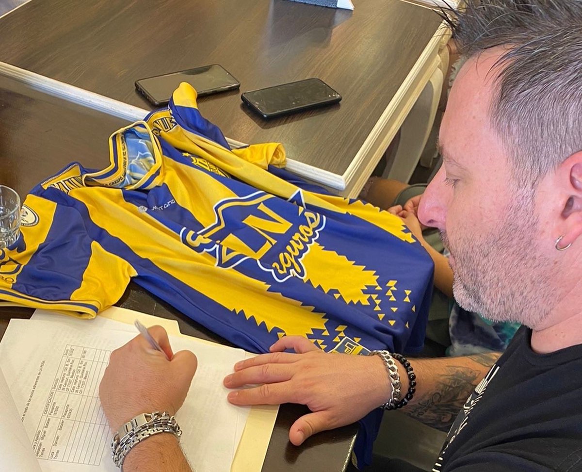 LaOlaBohemia's tweet photo. 💙💛SORTEO BOHEMIO💛💙
La Ola Bohemia está a un paso de ser oficializada en nuestra querida institución! Para celebrarlo vamos a sortear dos casacas, en el Instagram oficial @LaOlaBohemia 
Pasa por el sitio para conocer como participar

Vamos ATLANTA! 💛💙
Vamos LA OLA BOHEMIA! https://t.co/kUaw4gdzZI