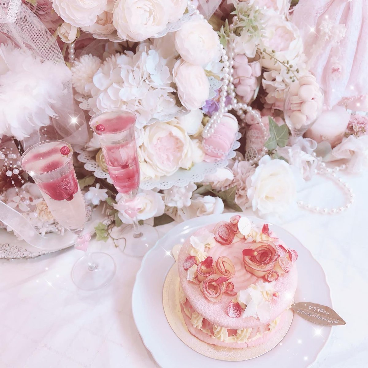 _SST_love's tweet photo. ❥ 𝟐𝟎𝟐𝟐.𝟏𝟐.𝟐𝟖.𝐖𝐞𝐝
𝐇𝐚𝐩𝐩𝐲𝐁𝐢𝐫𝐭𝐡𝐝𝐚𝐲 𝐊𝐙𝐍𝐊

今年もこの素敵な一日をお祝いすることが出来てとても嬉しいです💭🎶
18歳の誕生日は一生にただ一度ですが、日々の一瞬一瞬もまた一生に一度です。
だから全力で生きましょう。ただ無心に。 お誕生日に愛を込めて・・・🐈🐾♡ https://t.co/x4iLUaSgMI