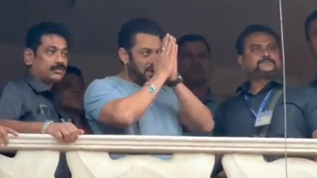 Bhai Ki Tasveerein Galaxy Se!
#HappyBirthdaySalmanKhan