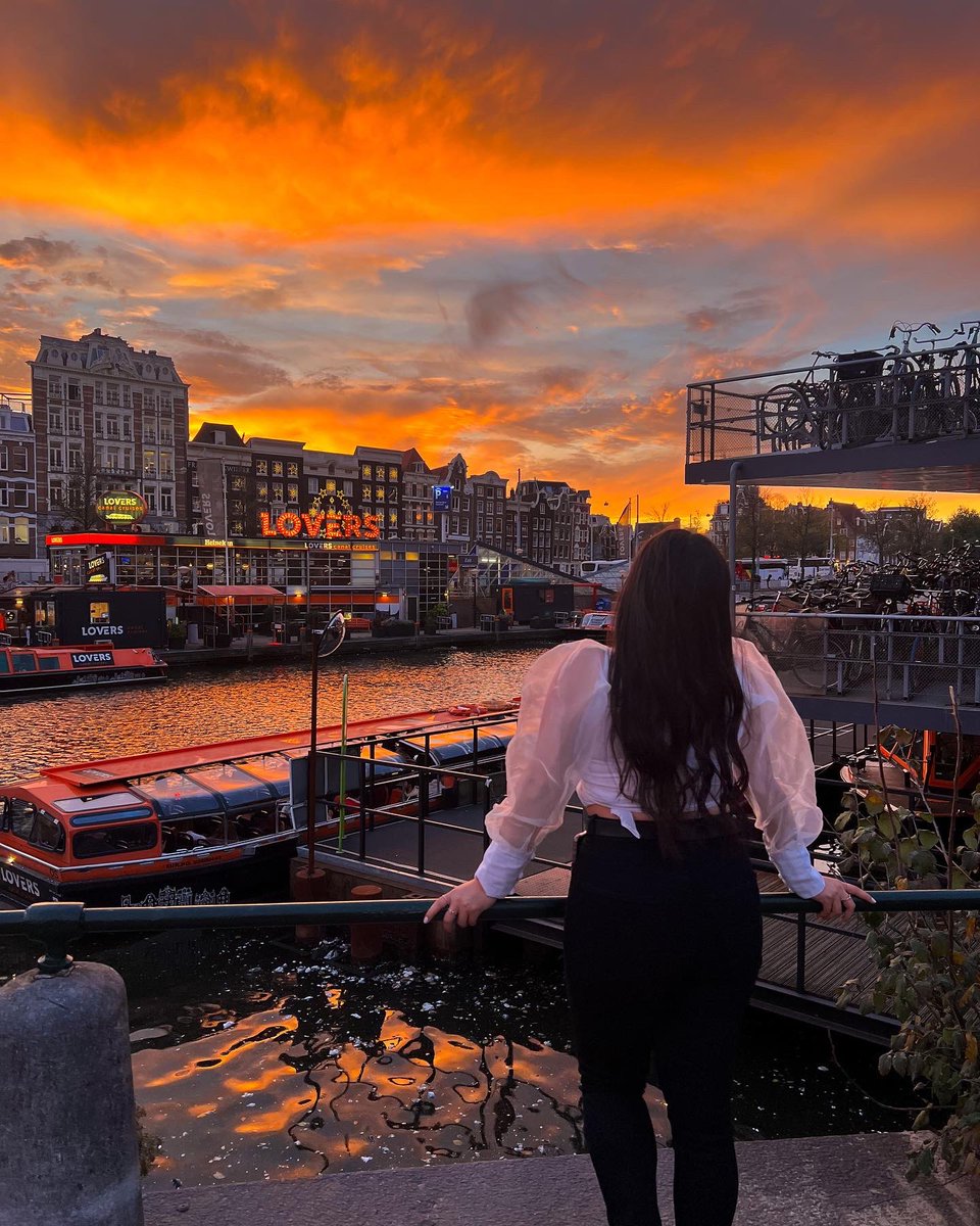 lsguevara1's tweet photo. @tweetsforyoul Los atardeceres de Ámsterdam son demasiado 🫶🏻 https://t.co/tbOr6hIhoP