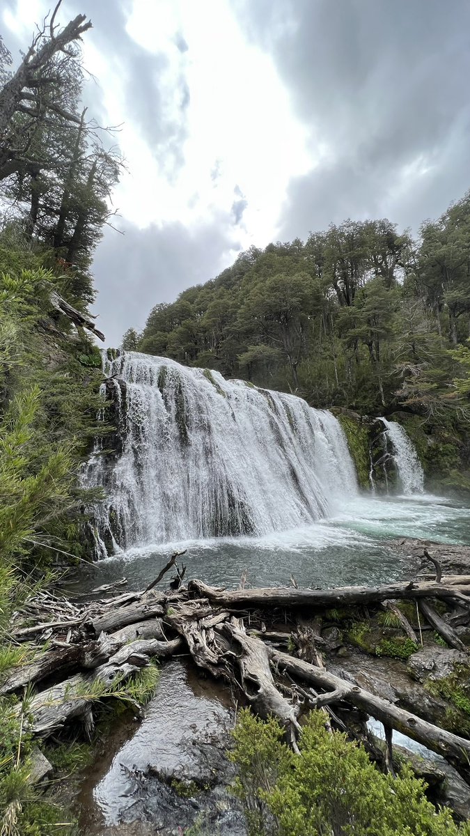 _viajarmas's tweet photo. Hermoso día para una caminata de baja dificultad ❤️ 

📍Cascada Ñivinco - Ruta de los 7 lagos 

Ya la visitaste?  #BuenMartes #BuenosDiasATodos #7lagos #cascada #ruta40 #neuquen #villalaangostura #sanmartindelosandes #viajarmas https://t.co/meEsxSWjch