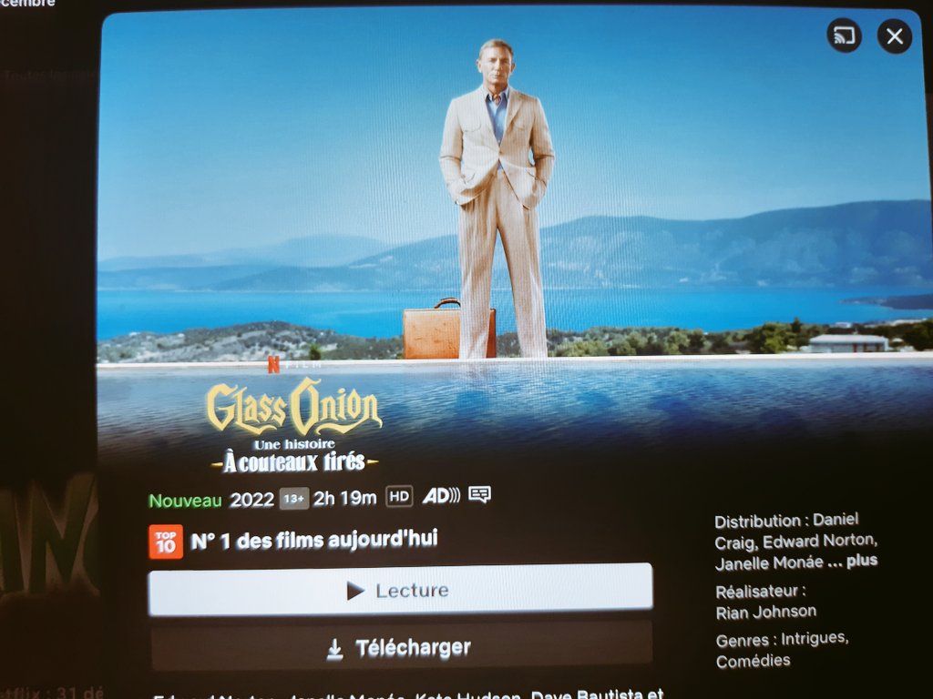 SergeMarshall's tweet photo. #AutreActu 🌲 Chaque année #netflix nous sort son navet. Cette tout-sauf-suite de #ACouteauxTires  si on excepte #danielGraig est une daube de 1ère, gonflée aux effets numériques, diarrhée verbale extra longue dont la trame artificielle n'interpelle jamais. O pointé 🤮 https://t.co/azvDdZHZyF