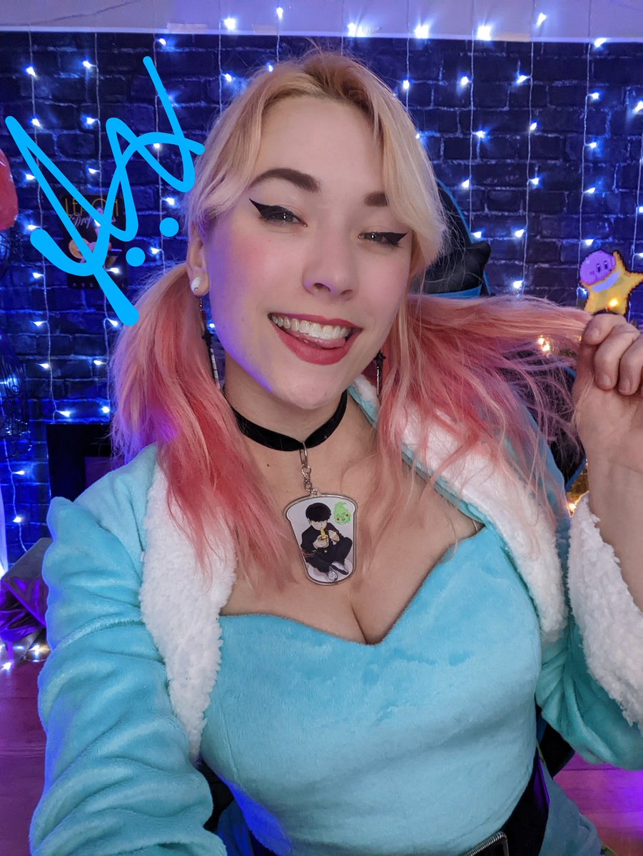 mirascarletmade's tweet photo. New festive pigtail pics have been POSTED FOR THE HOMIES 💙 https://t.co/Aa7gs08JWn https://t.co/fMfb03oquv