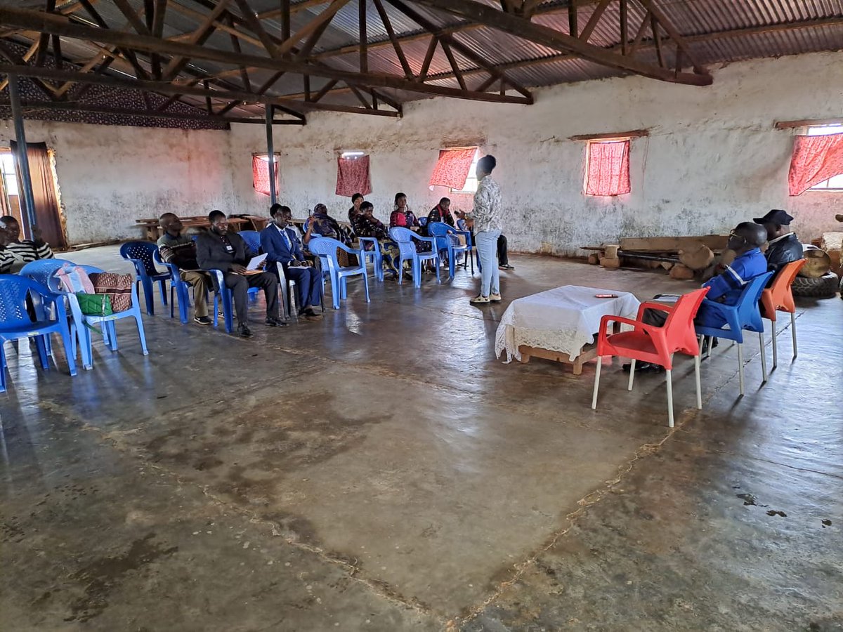 AdrafAsbl's tweet photo. Mardi 27 Décembre 2022, #RFSE en collaboration avec #ADRAF vient de lancer son projet financé par #GIZ à travers son projet #DISM dans le village de #Kiboko à quelques km de Fungurume. @giz_drcongo @AdrafAsbl https://t.co/09iYCrrsYa