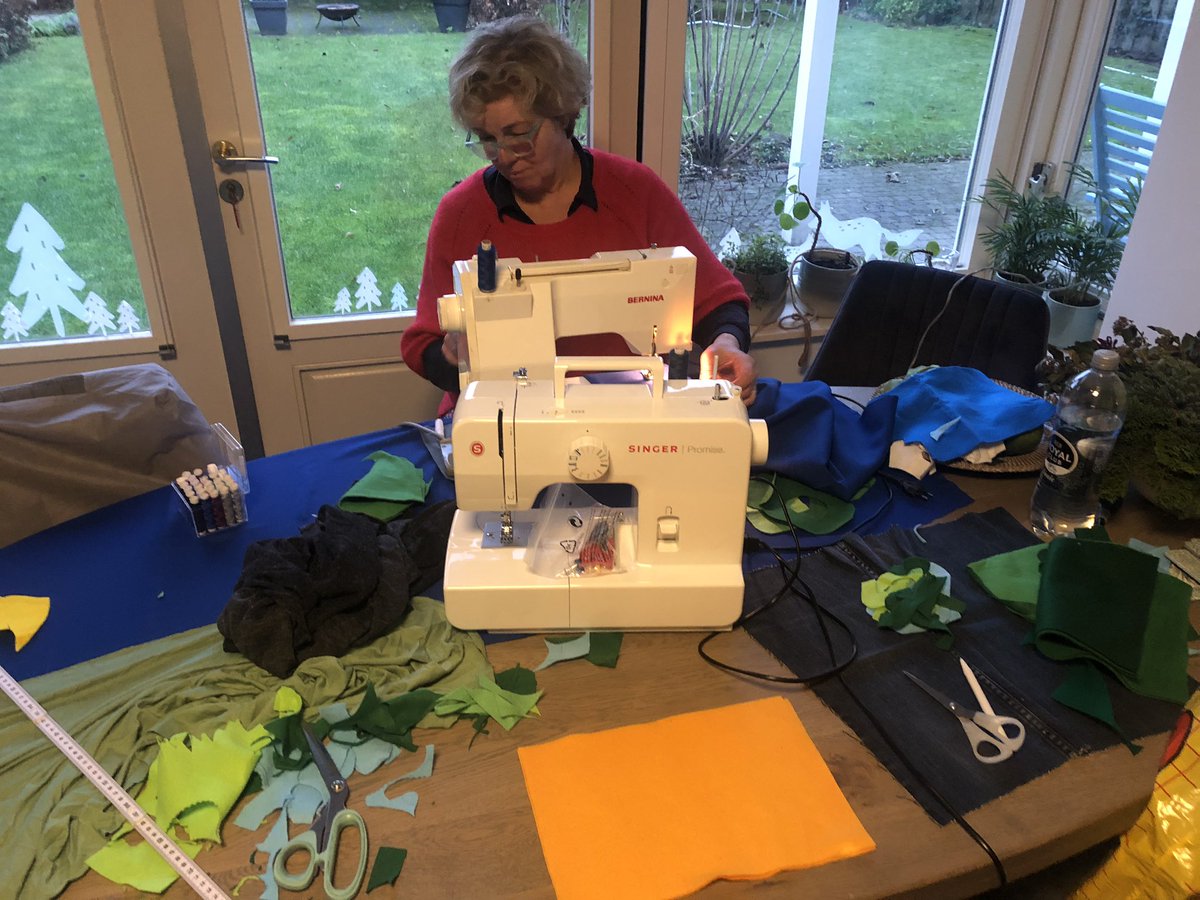 Judith_Heijden's tweet photo. Een vlag in de maak voor team 66. De Aventurijn, da’s pas fijn. #dok22 https://t.co/jPe22dxlME