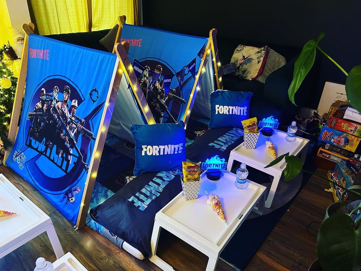 sleepoverstarzz's tweet photo. A Fortnite themed sleepover for 4 in Castlemilk 👌🏻

Have fun everyone 🥳

#sleepover #party #glasgow #castlemilk #fortnite #teepee #teepeesleepover https://t.co/RseDJVRMCL