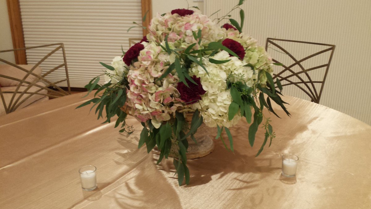 barbaraselegant's tweet photo. Our retirement party for 2 EP #heartdoctors. ❤️🩺
#eventdesigner #eventplanner #winelovers
@Luxe_Linen @Kayhahn1 @ronniehowlett3
@HOLLYJBIRD @Klompsoares @PonteDebra
@KimSimons2 @mistletoeus @rituvats20 @Klompsoares @VesnaBaric @RegistryBridges https://t.co/fCEBrxSVQI