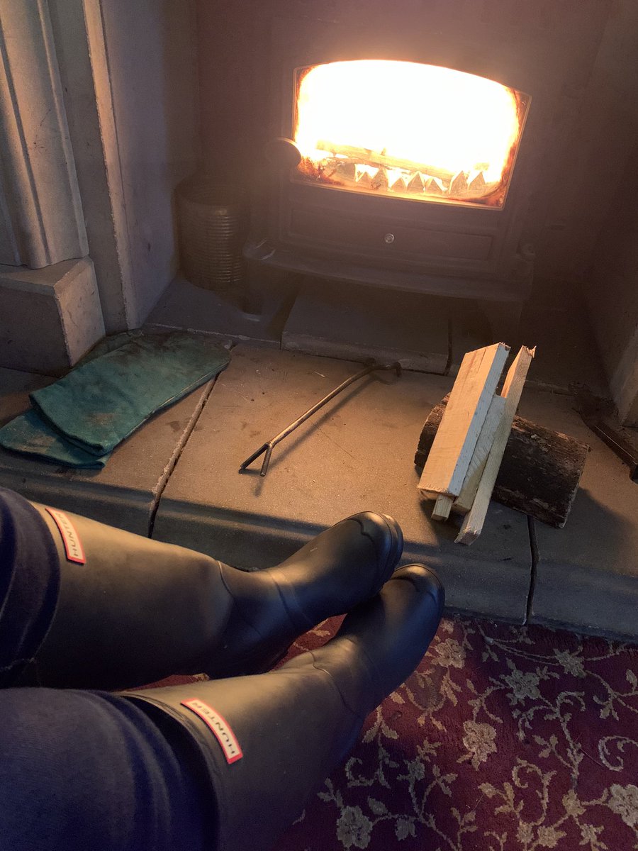 I hope everyone is having a cracking Christmas! #hunter #welly #boots #fire #toastytoes #wellies