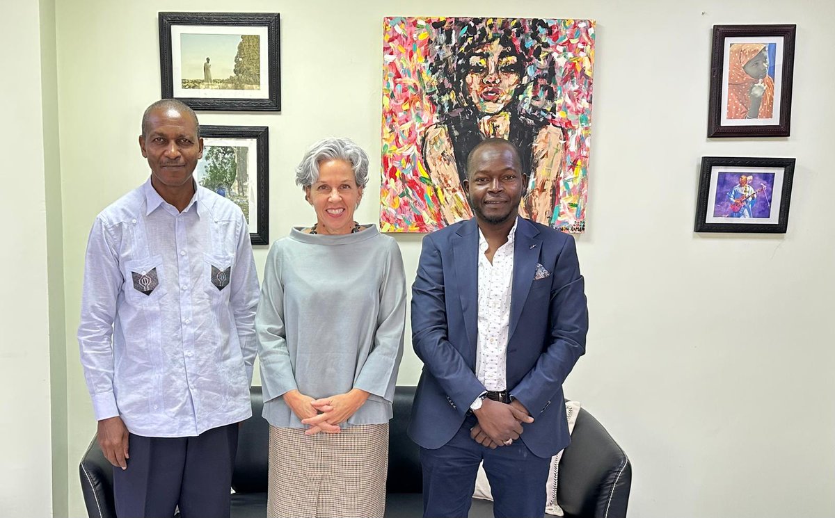 Le secrétaire Permanent accompagné du legal adviser du <a href="/si2sahel/">Salon international de solidarité au Sahel</a> ont été par Mme @LouiseAubinUN Coordonnatrice résidente des Nations Unies au #Niger. C'était un échange fructueux, plein de conseils et d'encouragement. <a href="/mohamedbazoum/">Mohamed Bazoum</a> <a href="/SNU_Niger/">ONU_Niger</a> <a href="/UNHCRNiger/">UNHCR Niger</a> <a href="/abbaseidik/">Seidik Abba</a>