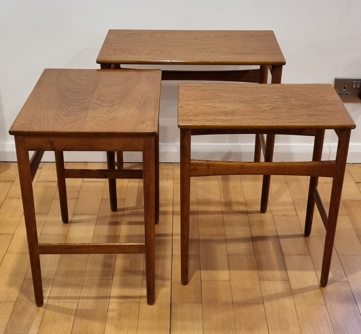 NickWatersArt's tweet photo. Hans Wegner AT-40 nesting tables in teak for Andreas Tuck. Β£1,200.
https://t.co/6TUbyNAmcj
#hanswegner #hansjwegner #andreastuck #nestingtables #midcenturymodern #moderndesign #danishdesign #danishmodern #nickwatersart #design #interiors https://t.co/qVRqkQ1pYp