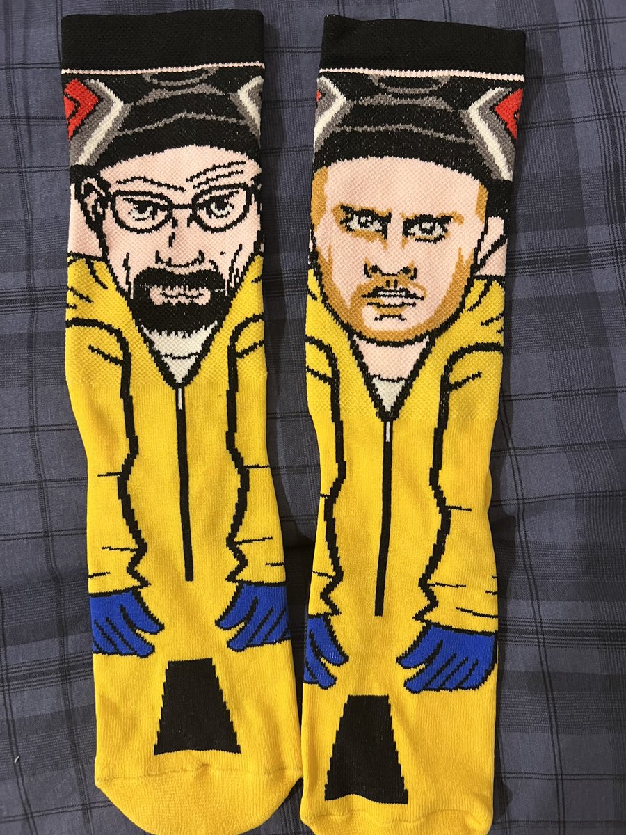 Georchh's tweet photo. #BreakingBad Socks! https://t.co/Mkc5n0xcNF