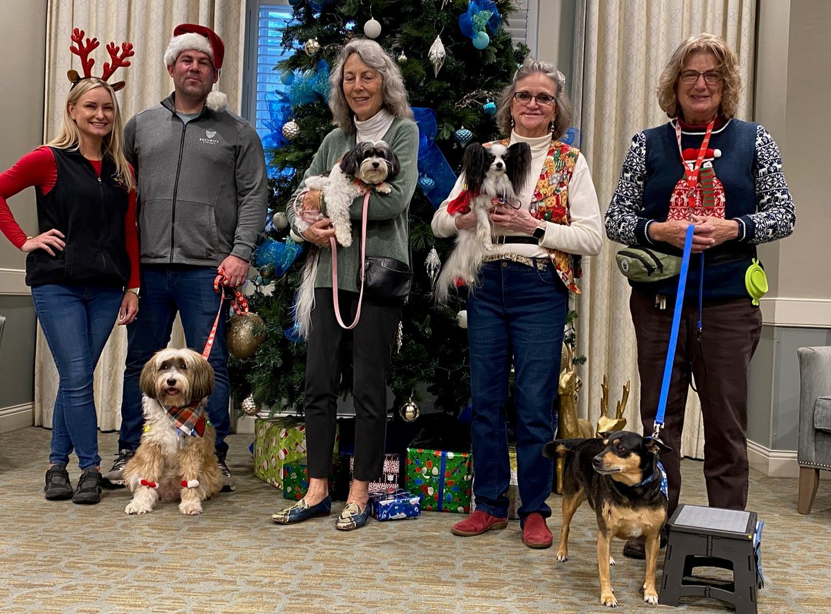 PCSCSeniors's tweet photo. #VillageatSummerville Palmetto and Magnolia residents had an extra special pet therapy visit with newcomers Lisa and Jarod and furry family member Riggs. Thank you so much to our volunteers for the time they donate and the love and joy that they bring to our residents! https://t.co/cabS4qwFQa