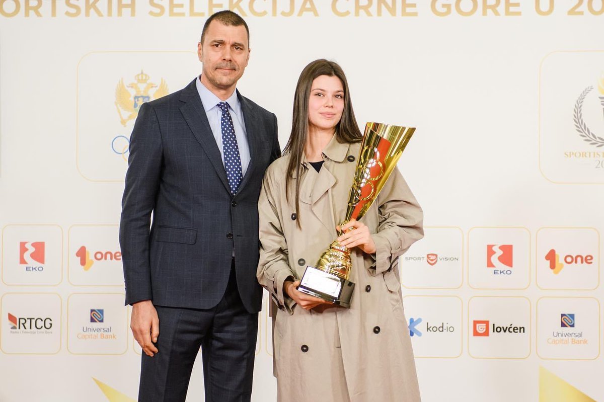 Od Anđele ćemo tek da dobijemo najbolje! 💪

Juniorska vicešampionka svijeta korača olimpijskom stazom i sanja Igre. Možda već u Parizu? 🇫🇷

Tekvondo reprezentativka Anđela Berišaj najbolja je mlada sportistkinja Crne Gore, čestitamo i njoj! 🥋🏆
