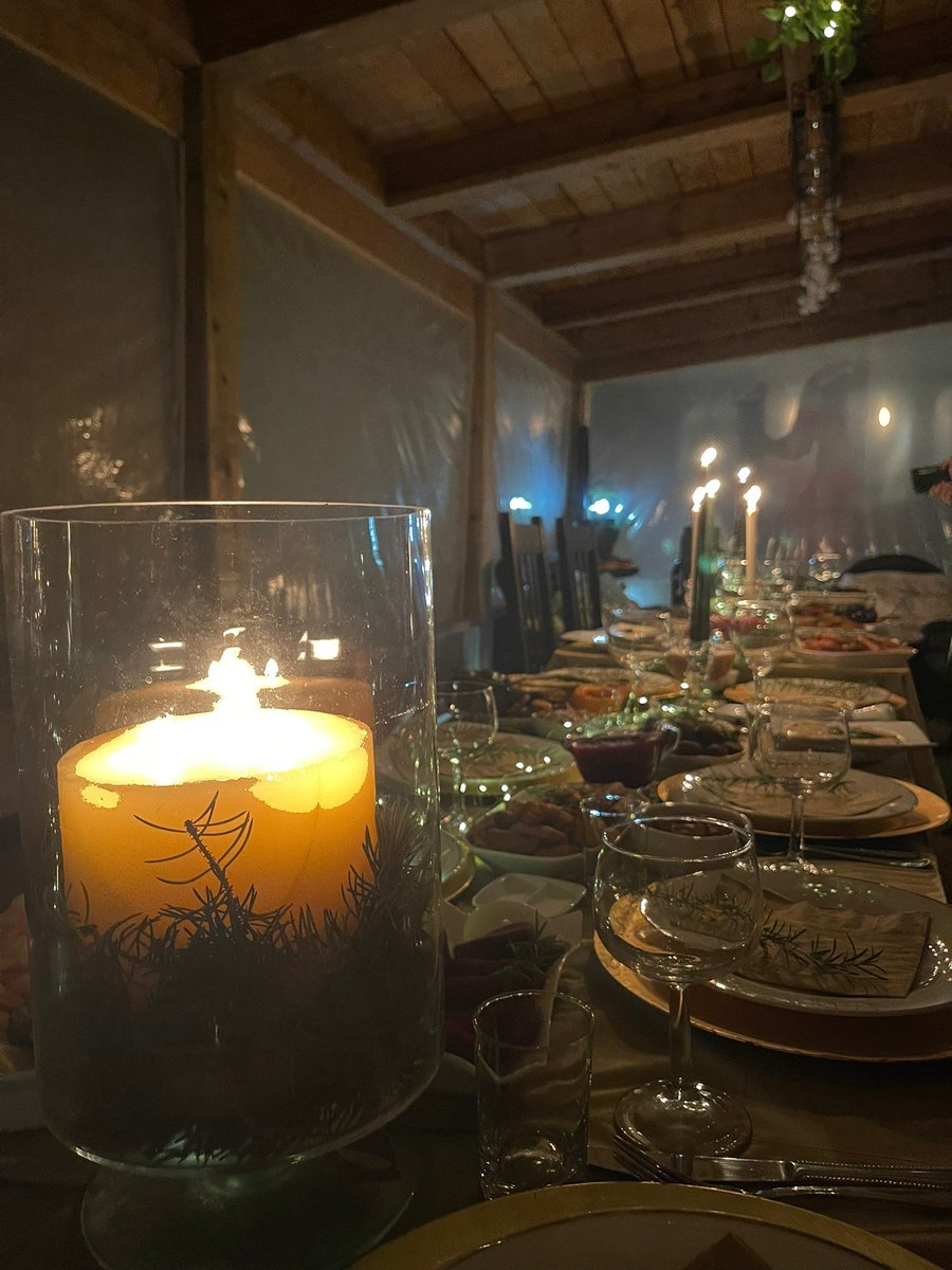 Lilo_Designs's tweet photo. #MerryChristmas everyone from us at #LiloDesigns
Here's a shot of our Christmas Eve dinner party, #cabinstyle https://t.co/Y1kcTOV7Xq