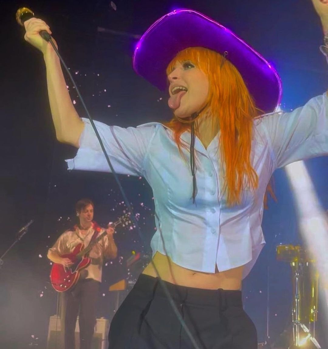 ParamoreMX's tweet photo. El día de hoy cumple 34 años nuestra Hayley Williams, cantante y compositora favorita.

¡Feliz cumpleaños Hayley! 🖤 https://t.co/DJRcrgUQVc