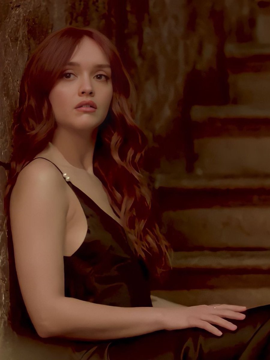 DCDCEU78's tweet photo. Day 58 tweeting @mattsontomlin until he agrees to put Olivia Cooke as Poison Ivy in THE BATMAN 2 https://t.co/OPWyou8TKB