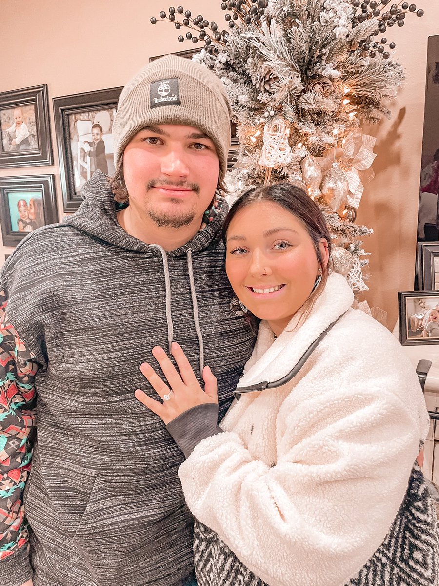 clairethib3's tweet photo. 16 year old me is screaming 😍🥺💍 https://t.co/OgEop5S60C