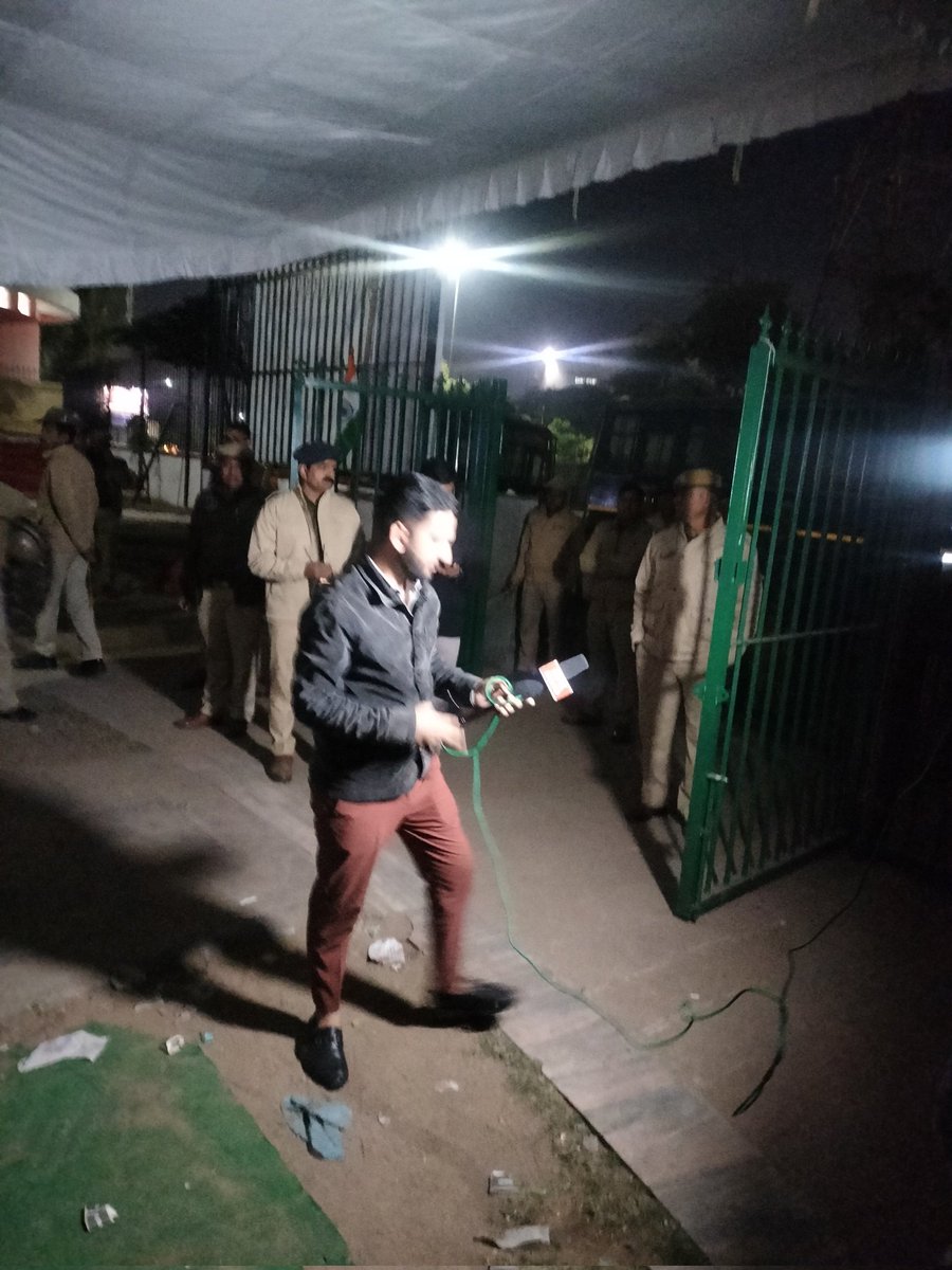 अध्यापकों पर राजस्थान पुलिस ने किया लाठीचार्ज! महिलाओं पर लाठियां चलाई गई!
 हरपाल दादर वाल को गिरफ्तार कर लिया है!
#हरपाल_दादरवाल_को_रिहा_करो
<a href="/dsrajpurohit291/">Doonger Singh</a> <a href="/1stIndiaNews/">First India News</a>
<a href="/8PMnoCM/">राजस्थानी ट्वीट</a> <a href="/avinashkalla/">Avinash Kalla</a>
<a href="/sharatjpr/">Sharat</a> <a href="/manojpehul/">MANOJ SHARMA/ मनोज शर्मा</a>
<a href="/News18Rajasthan/">News18 Rajasthan</a> <a href="/aajtak/">AajTak</a>
<a href="/rpbreakingnews/">Rajasthan Patrika</a> <a href="/arvindchotia/">Arvind Chotia</a>