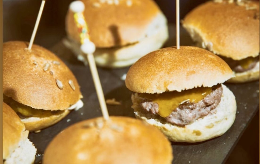 Broker_madrid's tweet photo. ¿Eres más de cenar o picar? En Broker tenemos alternativas para ambas posibilidades 🍽🫒 https://t.co/QTAKl06Qgh