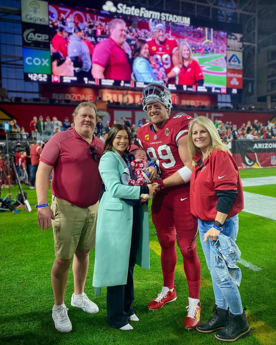 Koa’s first ever NFL game. My last ever NFL home game. My heart is filled with nothing but love and gratitude. It’s been an absolute honor and a pleasure. 🙏🏼