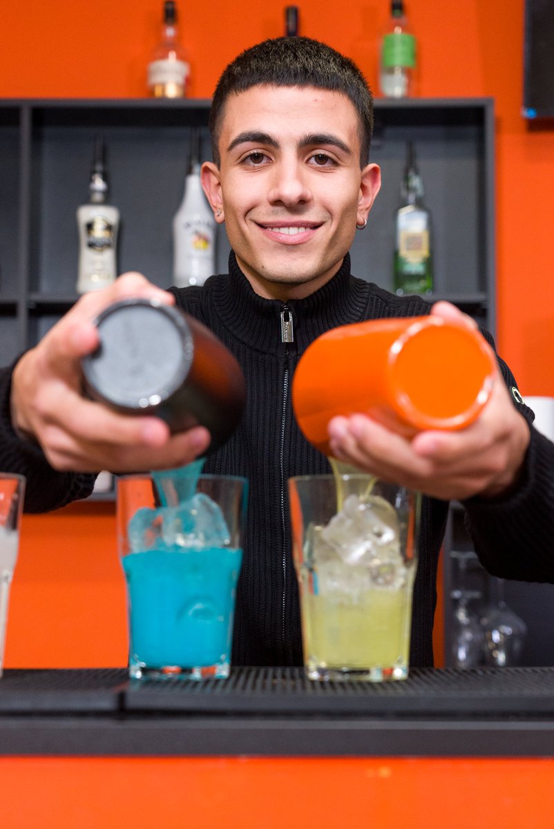 Quanti cocktail riesci a fare contemporaneamente in Speed Working? 
I nostri ragazzi , dopo sole 2 settimane, arrivano a realizzarne 4 in meno di 3 Minuti! 😮

#mixologyacademy