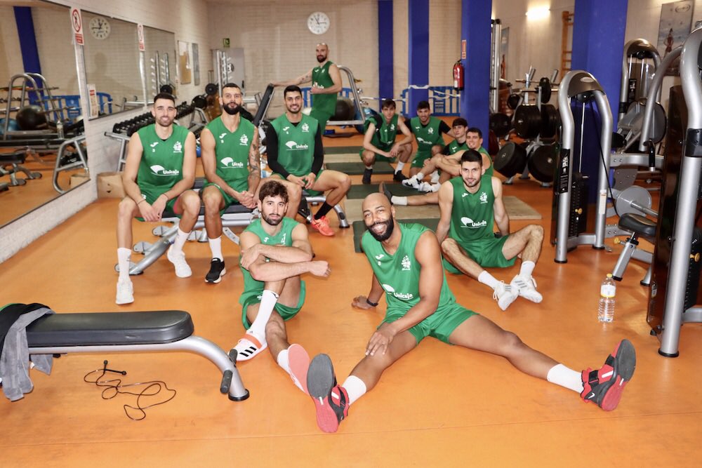 cvalmeria's tweet photo. Recarga 🔋 mental completada en Unicaja Costa de Almería 💚

📰 https://t.co/pgyx3gRoMO

💚 #VamosVerdes!
🏐 #SomosVoleibol
🤝 #SomosEquipo

#Unicaja #Almeria #Almería #UnicajaAlmeria #UnicajaAlmería #Voleibol #Navidad #FelizNavidad #Christmas #MerryChristmas #ReyesMagos https://t.co/qyTFZhGSFy