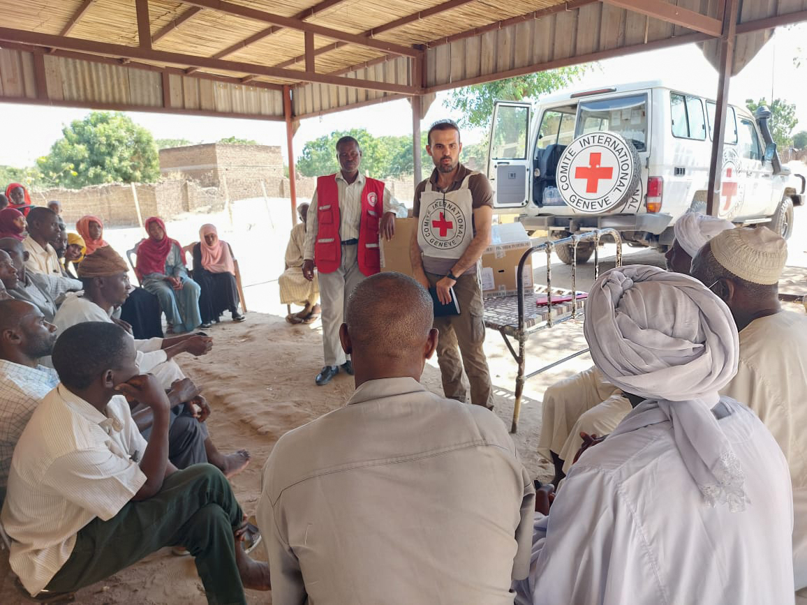 ICRC_Sudan's tweet photo. Critically injured people require quick and urgent interventions to save their lives. Therefore, the ICRC in collaboration with the @SRCS_SD trained 40 people in Basic first aid and distributed 38 first aid kits in AlRoseires and Shamar areas in Blue Nile region. https://t.co/DQiHbZ3ANh