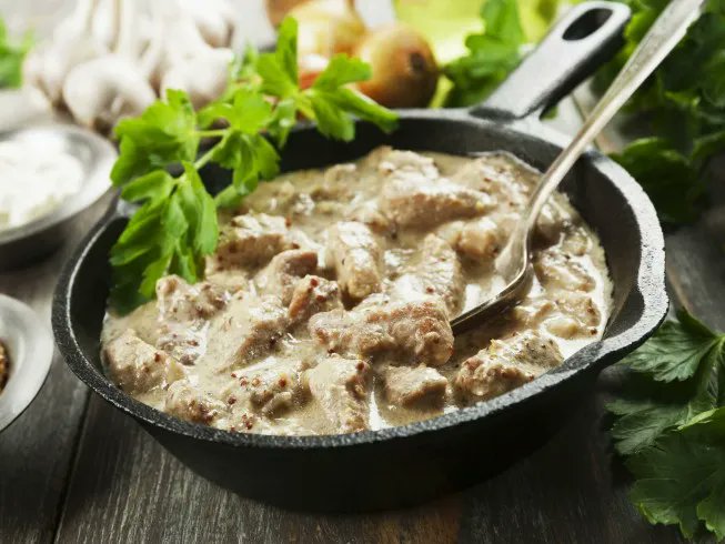 CDKitchen's tweet image. Pork tenderloin browned and roasted in a creamy white wine sauce with thyme and fresh parsley is a simple path to an elegant meal. buff.ly/3hY8sS0
