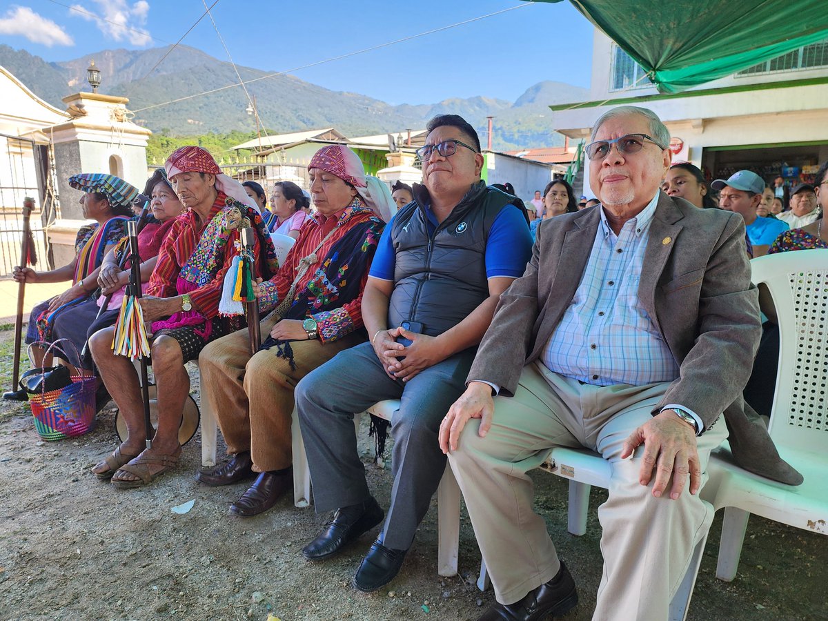 OsmundoPonce's tweet photo. Estamos presentes, como invitados especiales, en el acto de toma de posesión de las nuevas autoridades locales 2022-2024 del Caserío Pasac, Aldea Xejuyup del Municipio de Nahualá, Sololá.

Actividad que en breve iniciará.
#DiputadoOsmundoPonce #Xejuyup #Nahualá #Sololá https://t.co/nndd2OMQq7