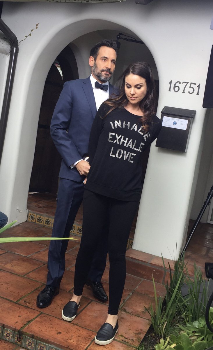 venicetheseries's tweet image. Remember when Detective Pfander arrested Lara? She's getting sprung next year ... just in time for S7!

#VeniceTheSeries