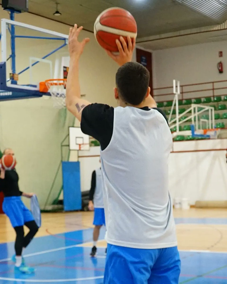 🎯 | Preparados, listos... El equipo está ya concentrado de cara al encuentro de esta noche ante el líder <a href="/morabancandorra/">MoraBanc Andorra</a>.

¡El mejor baloncesto está en #LaBombonera!

🎫 Taquilla abierta desde las 20:00 horas.

#JuntosSomosMásFuertes #LaFuerzaDelEquipo #LEBORO