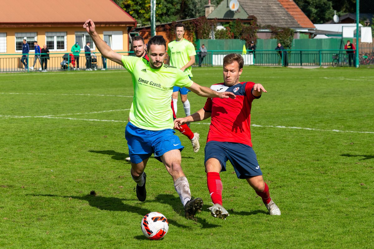 fotbalpraha's tweet photo. Jaký byl podzim, trenére? 🫵🏻 Zeptali jsme se, a trenéři mluví... ⬇️ #fotbalpraha #prebor
1) Jaké je celkové zhodnocení podzimní části soutěže?
2) Zhodnoťte výkony vašeho družstva na podzim.
3) Jaký je nástin plánu zimní přípravy?
Čtěte první část: 🤜🏻 https://t.co/2Co6KhSUBl https://t.co/bheUHA8NRm