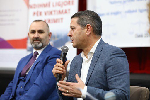 UNDPAlbania's tweet photo. In #Lezha w/Minister of Justice @manja_ulsi, Ambassador of 🇦🇹@steinertirana, Mayor Ndreu- 2 participate in an open day event which brought tgth 🔑national&amp; local partners who have joined hands 2 provide free legal aid services 2the most vulnerable women&amp;men in Lezha @ADCinAlbania https://t.co/OV0XjetNa4