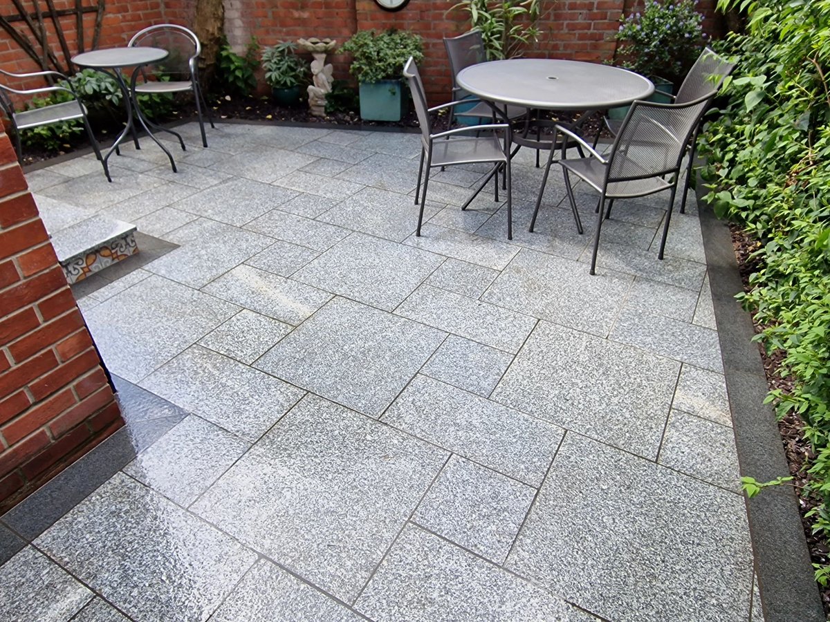 ProjectLandsca3's tweet image. Small garden makeover we created a few months ago in Thurston. We used Marshalls Granite Eclipse and Symphony Ornate to give the area a more modern look.

#granite #thurston #home