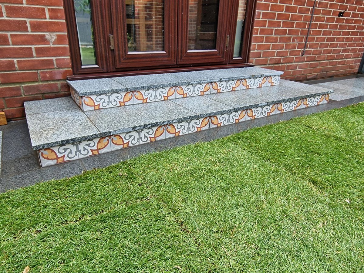 ProjectLandsca3's tweet image. Small garden makeover we created a few months ago in Thurston. We used Marshalls Granite Eclipse and Symphony Ornate to give the area a more modern look.

#granite #thurston #home