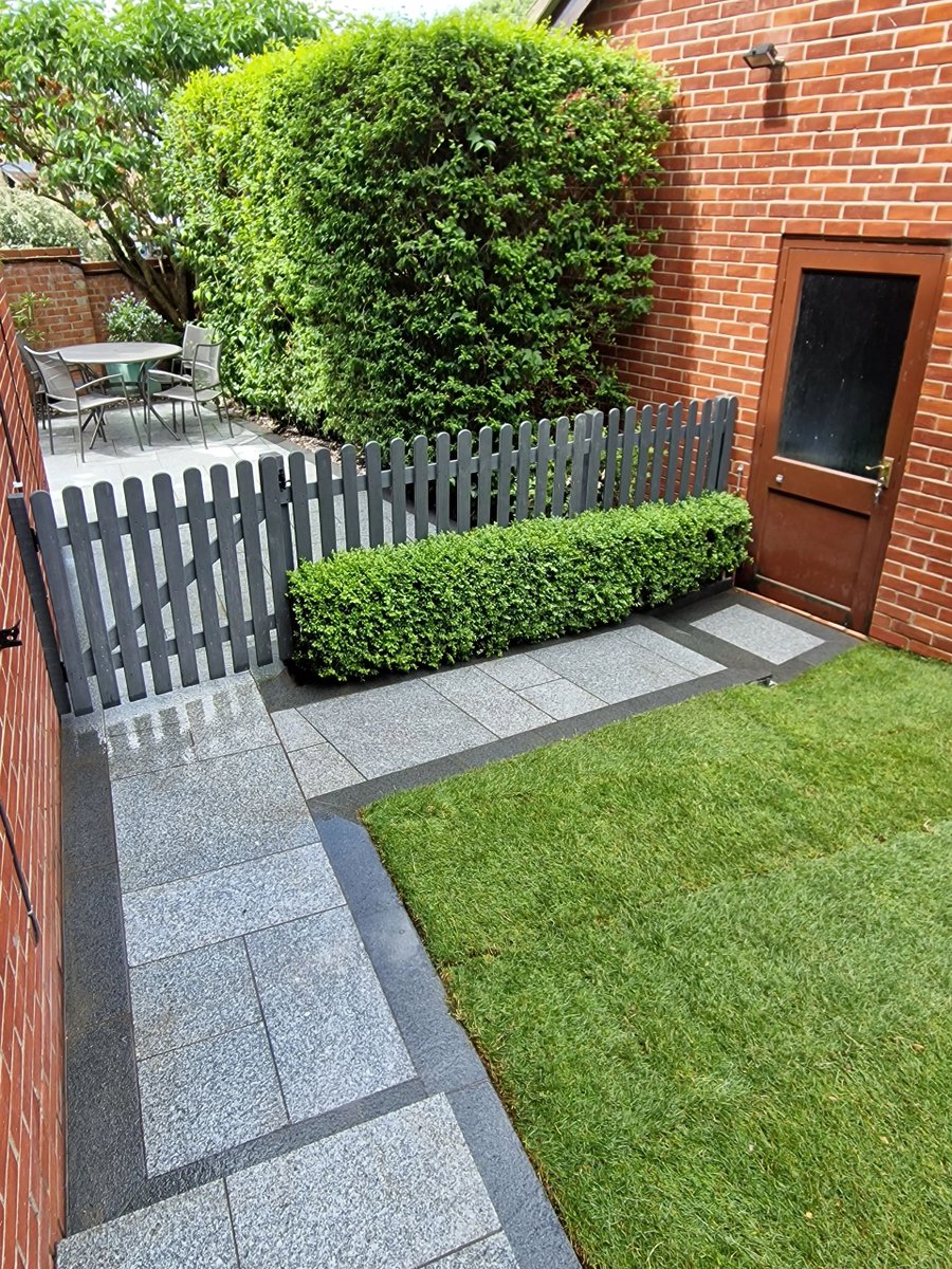 ProjectLandsca3's tweet image. Small garden makeover we created a few months ago in Thurston. We used Marshalls Granite Eclipse and Symphony Ornate to give the area a more modern look.

#granite #thurston #home