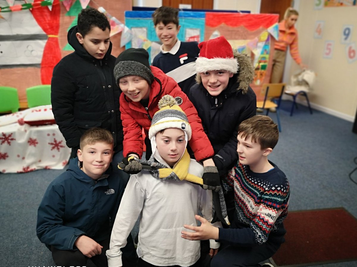 Congratulations to the cast of 'The Dog with a Limp' a beautiful Christmas play independently written, directed, designed and cast by our very own 5th &amp; 6th Class pupils....bravo 🌹🎄🎅🐶 🌟