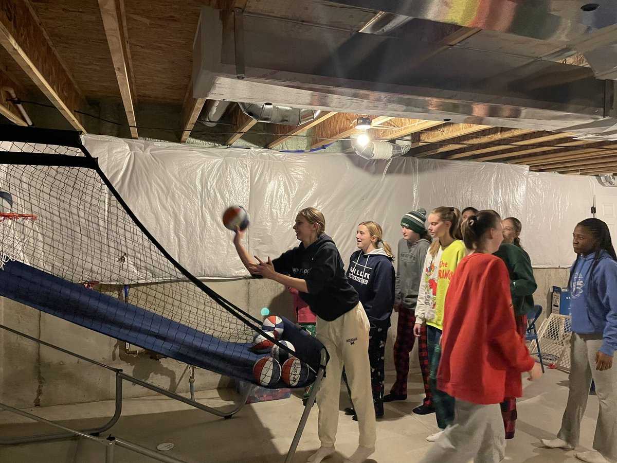 Holiday PJ day, Secret Santa gift exchange, and a basketball tourney at our team dinner last night! ❤️💚

Thank you <a href="/KChichila/">Kailee Chichila</a> for hosting a delicious pasta dinner! 🍝 #Daisyoffduty <a href="/NCSDTherapyDogs/">NCSD Therapy Dogs 🧩🦮💚</a> <a href="/NoviGirlsHoops/">NoviGirlsBasketball</a>