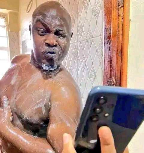 SirNzuzo's tweet photo. Ama debit orders vele awekho this month? 🤔 https://t.co/lXMqchcIKb