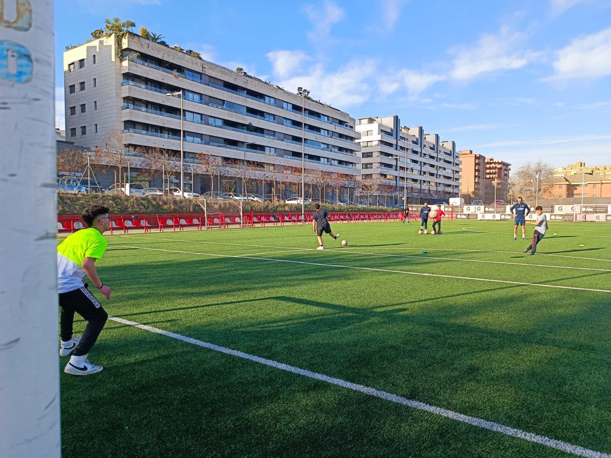 UECPNOLLEIDA's tweet photo. Continuem apostant pels valors de l'esport dins del currículum formatiu que es treballa a la UEC a través de la segona jornada a l'Atlètic Lleida.  #atleticlleida #escoladevalors #valorsesportius @educaciocat @atletic_lleida @prosecpromotora https://t.co/05305m4oqT