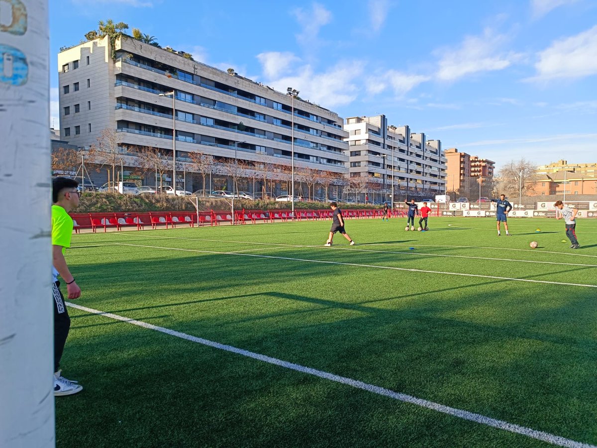 UECPNOLLEIDA's tweet photo. Continuem apostant pels valors de l'esport dins del currículum formatiu que es treballa a la UEC a través de la segona jornada a l'Atlètic Lleida.  #atleticlleida #escoladevalors #valorsesportius @educaciocat @atletic_lleida @prosecpromotora https://t.co/05305m4oqT