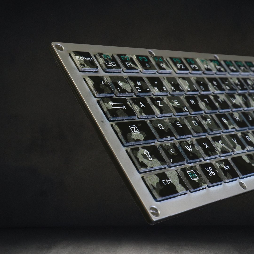 "How thin do you want your mechanical keyboard?"

Us : Yes!

<a href="/cherrymx/">CHERRY MX</a> x <a href="/Cairn_Devices/">Cairn Devices</a>