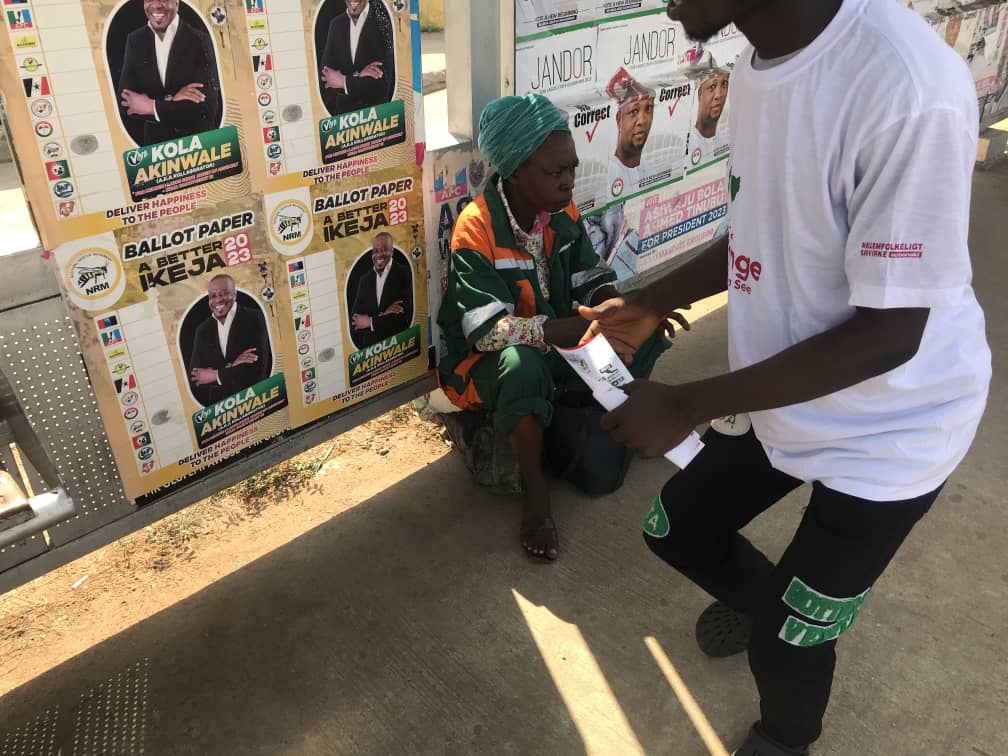 activistalafia's tweet photo. Educating the people as we carry out a street walk in lagos to remind Nigerians their right and duty.
#Gogetyourpvc
#YourDecisionYourFuture
#MakeYourVoteCount
#CollectYourPVC 
@ActivistaBY @ActivistaNG @ActivistaEkiti @ActivistaKG @ACTIVISTA14 @BornoActivista https://t.co/9tL3ESJBS2